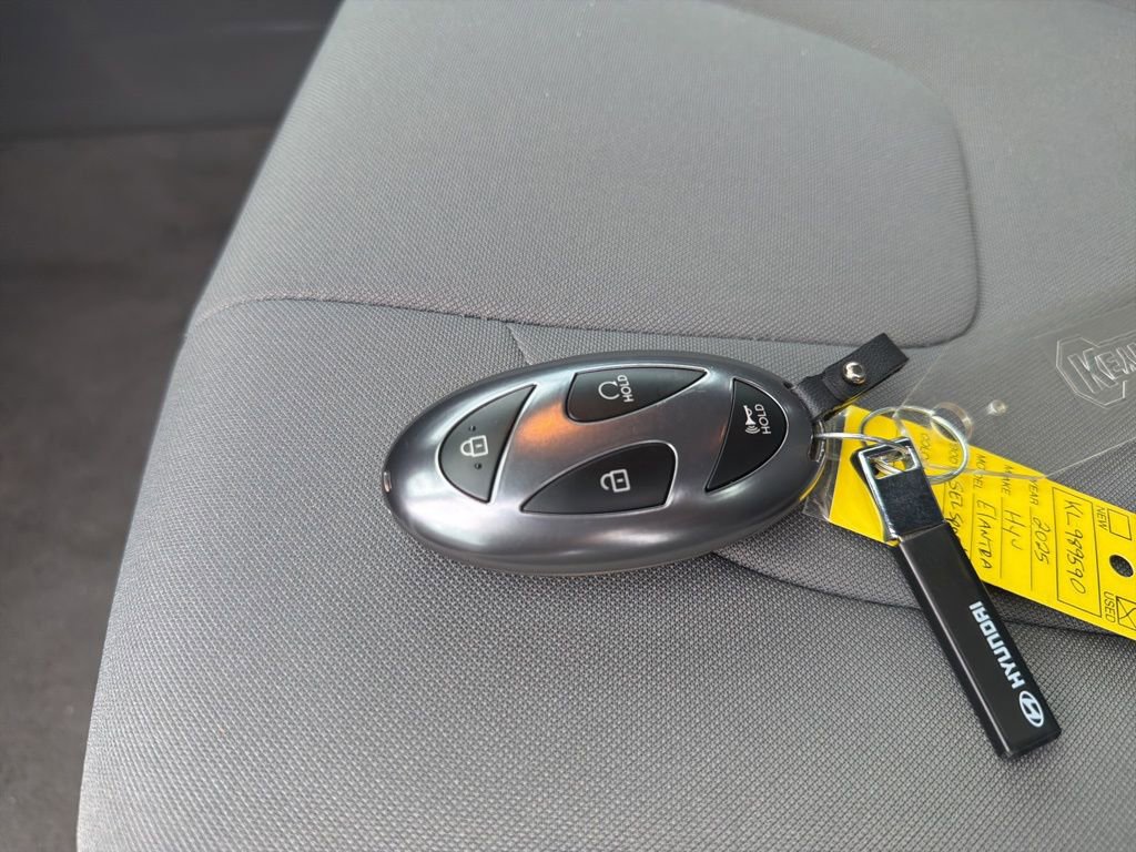 New 2025 Hyundai Elantra Sport image 23