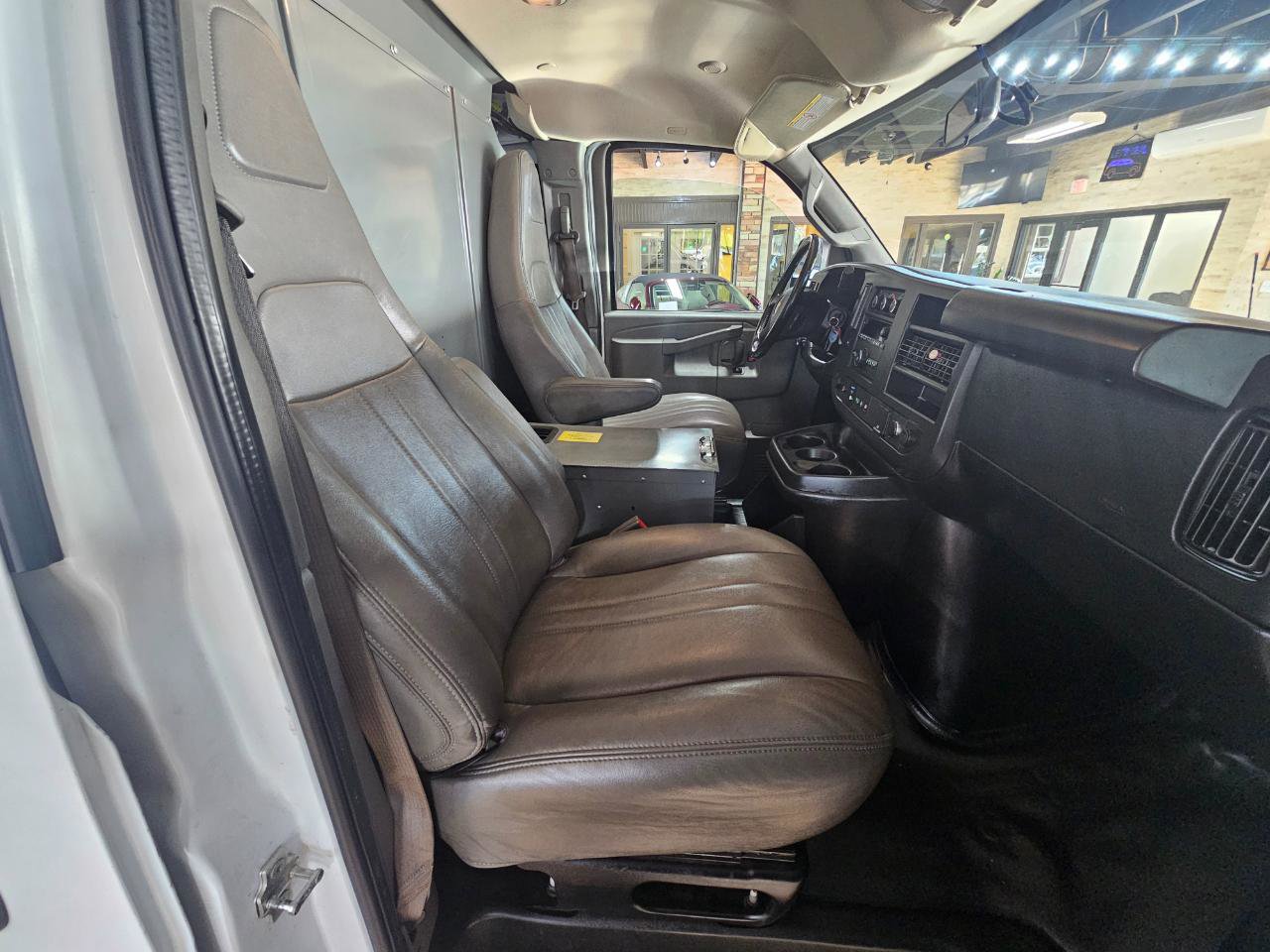 Used 2022 Chevrolet Express 3500 Extended w/ Driver Convenience Package RWD image 12