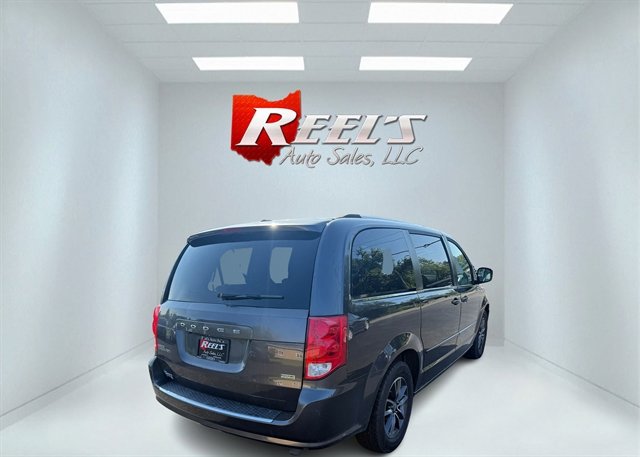 Used 2017 Dodge Grand Caravan SE image 8