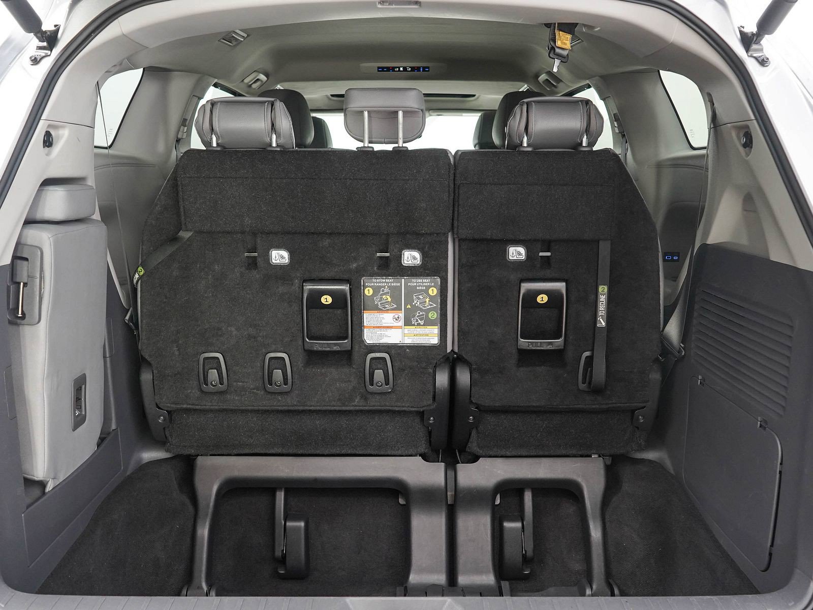 Used 2024 Toyota Sienna XLE FWD image 9