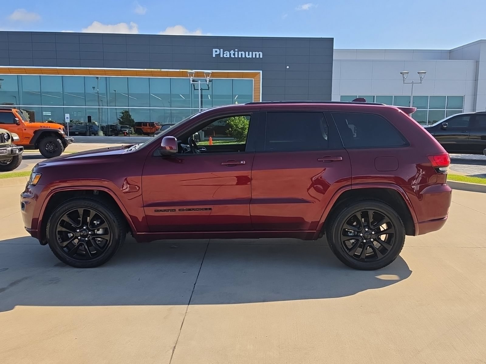 Used 2020 Jeep Grand Cherokee Altitude RWD video 2
