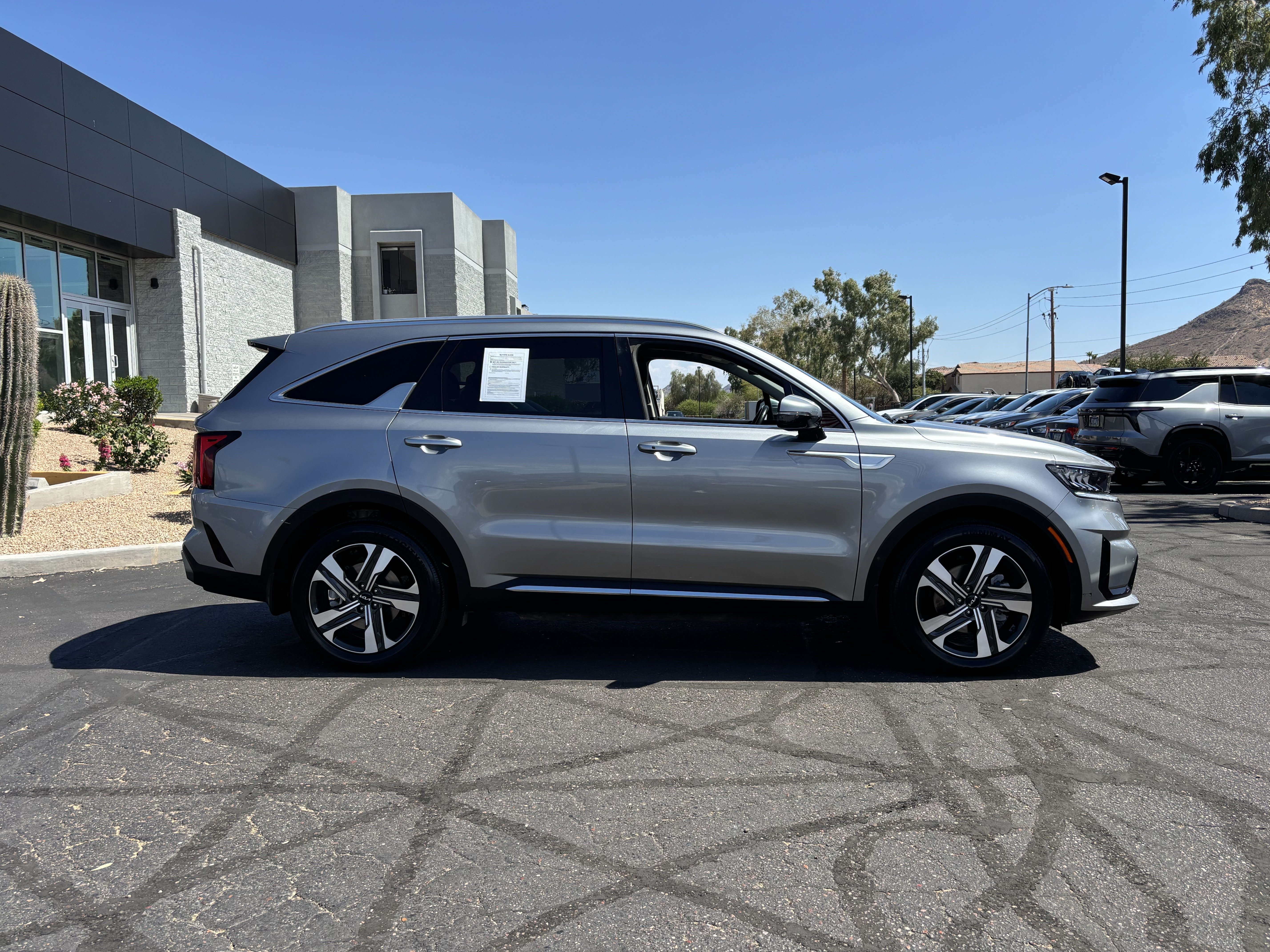 Certified 2023 Kia Sorento EX AWD/4WD image 2