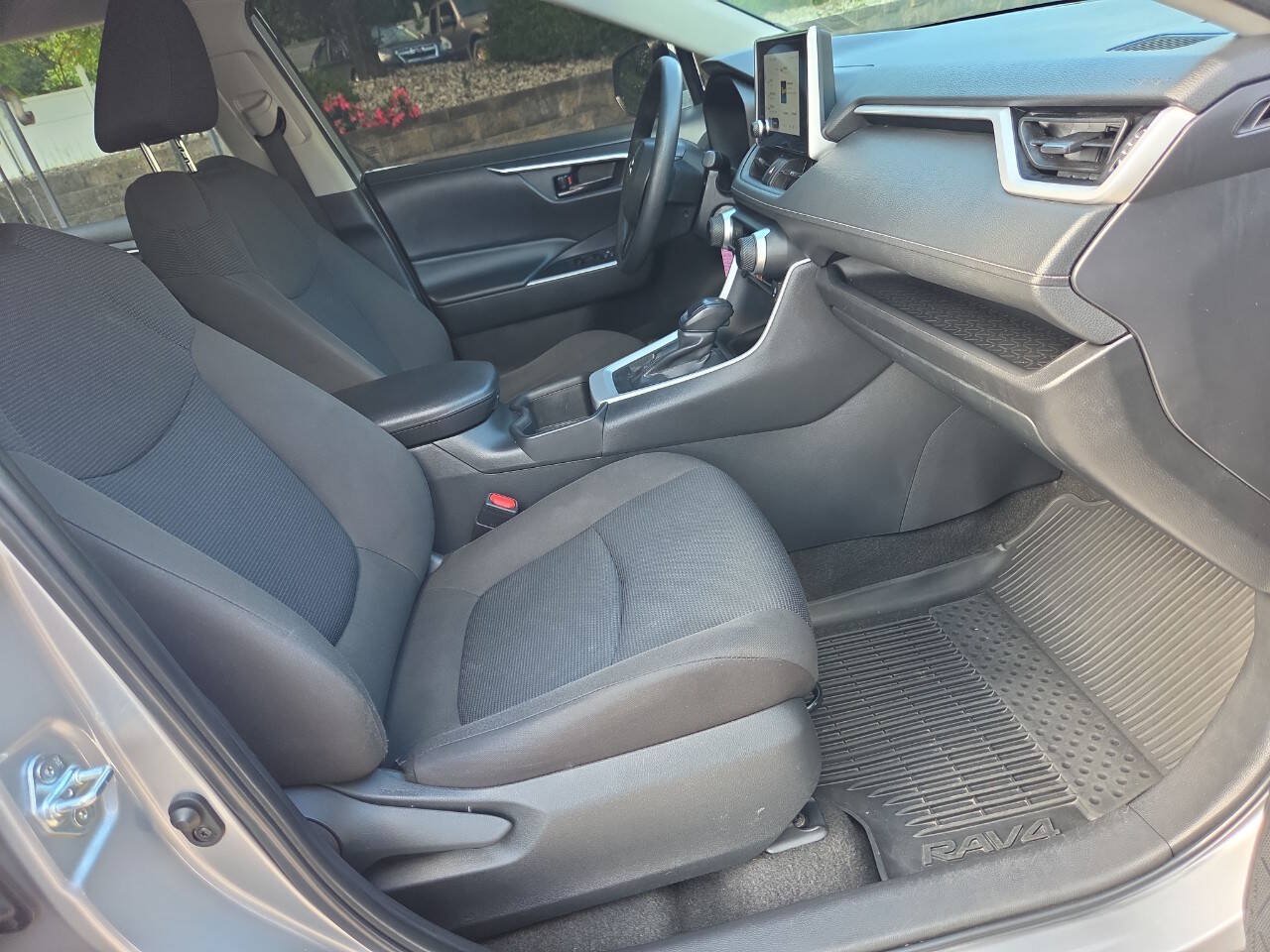 Used 2023 Toyota RAV4 LE AWD/4WD image 21