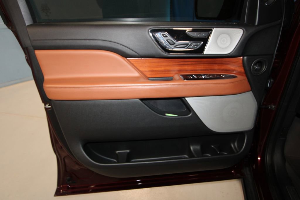 Used 2018 Lincoln Navigator L Reserve image 5