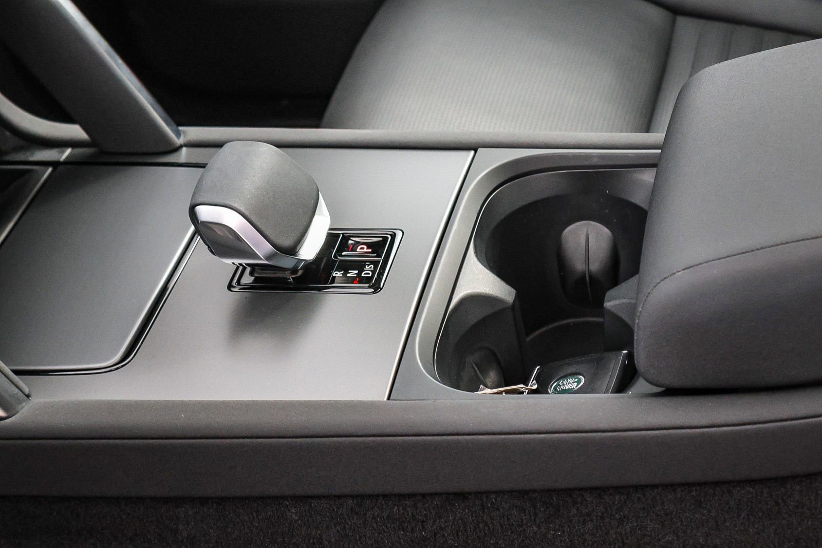 Used 2024 Land Rover Discovery Sport S image 28