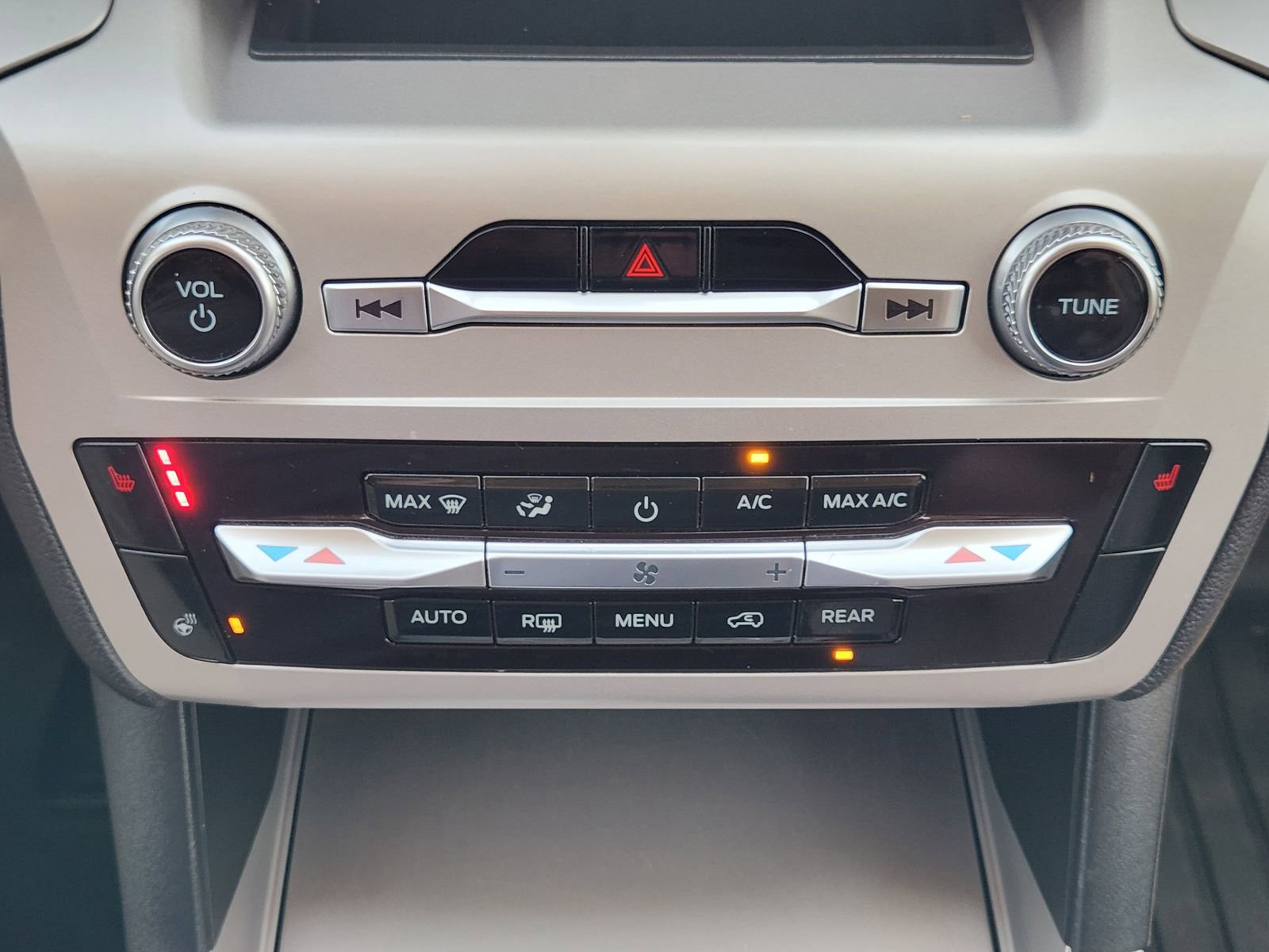 Used 2022 Ford Explorer XLT w/ Equipment Group 202A image 19