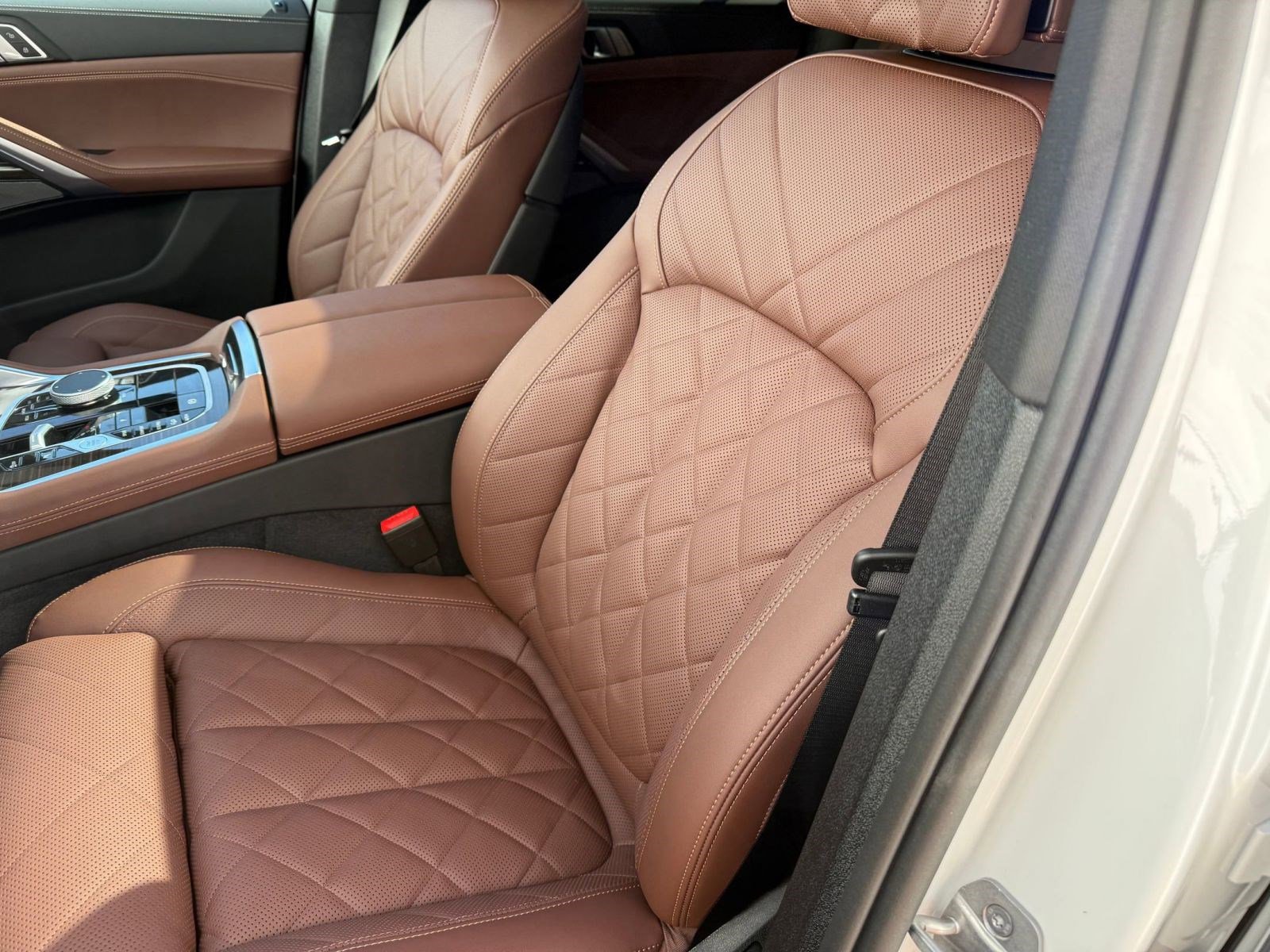 New 2026 BMW X6 xDrive40i w/ Climate Comfort Package image 24