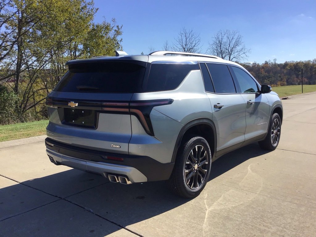 New 2026 Chevrolet Traverse LT w/ Sun and Wheel Package image 3
