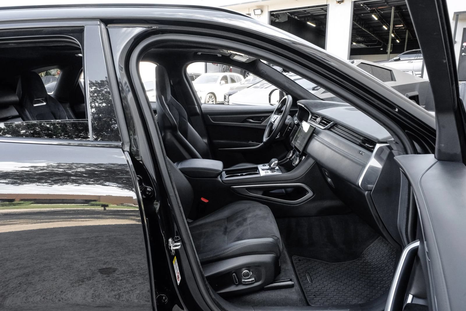 Used 2025 Jaguar F-PACE SVR AWD/4WD image 42