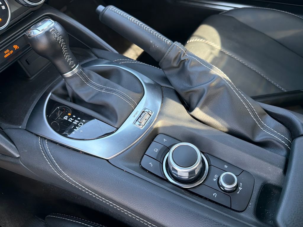 Used 2025 MAZDA MX-5 Miata RF Grand Touring image 29
