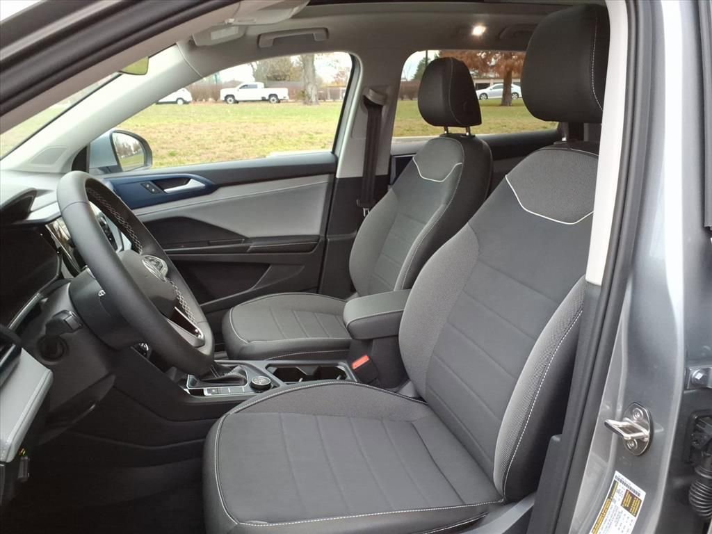 Used 2024 Volkswagen Taos SE image 12