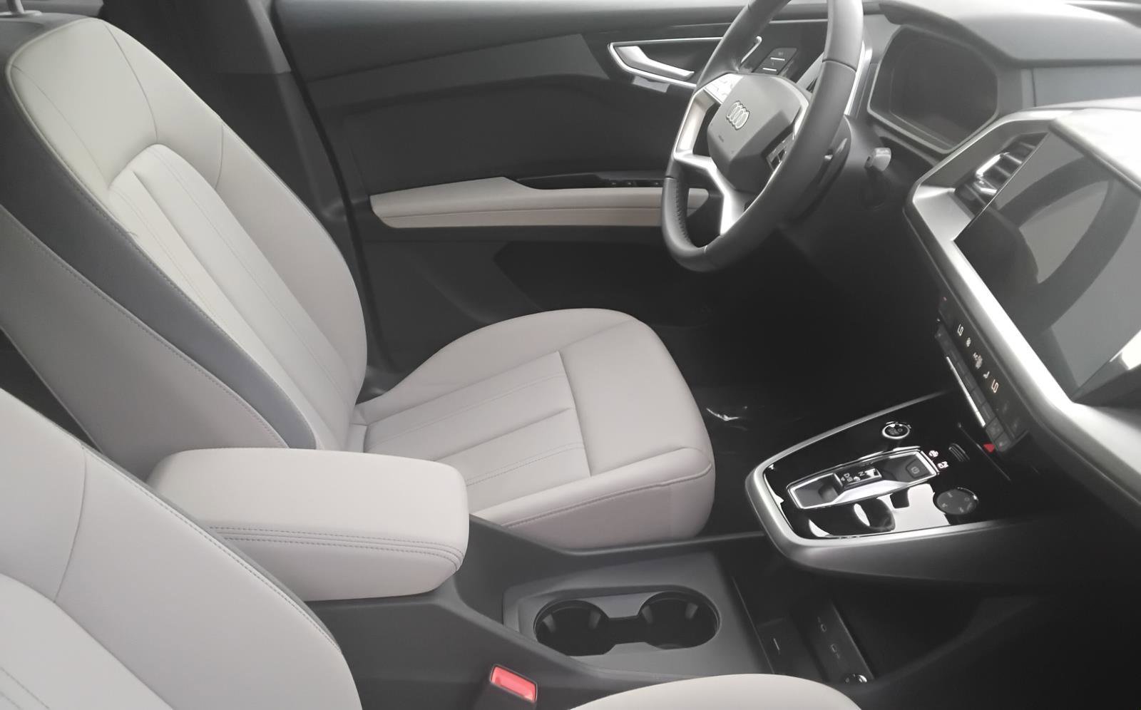 Used 2025 Audi Q4 e-tron Premium image 26