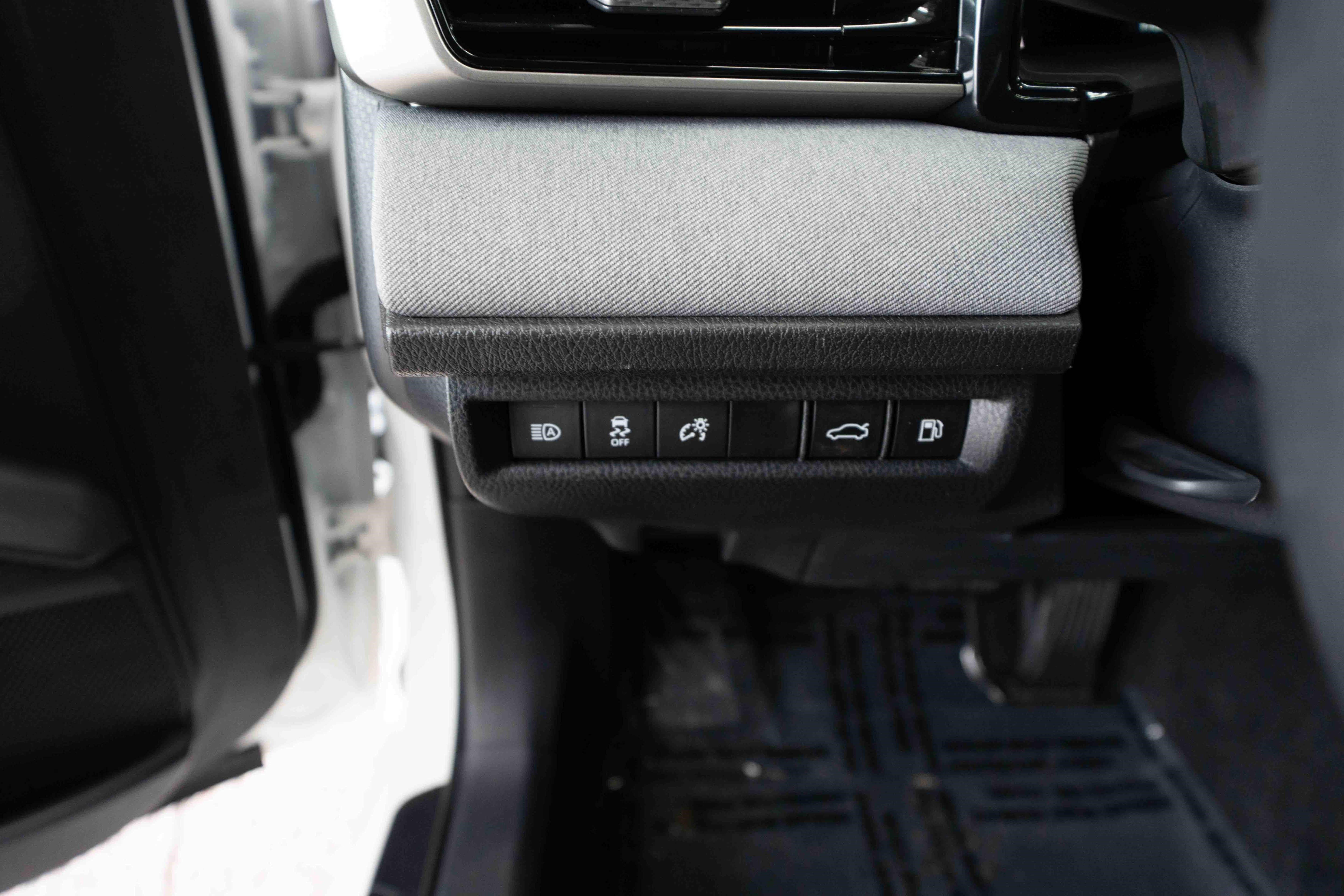 Used 2025 Toyota Camry LE w/ Convenience Package image 11