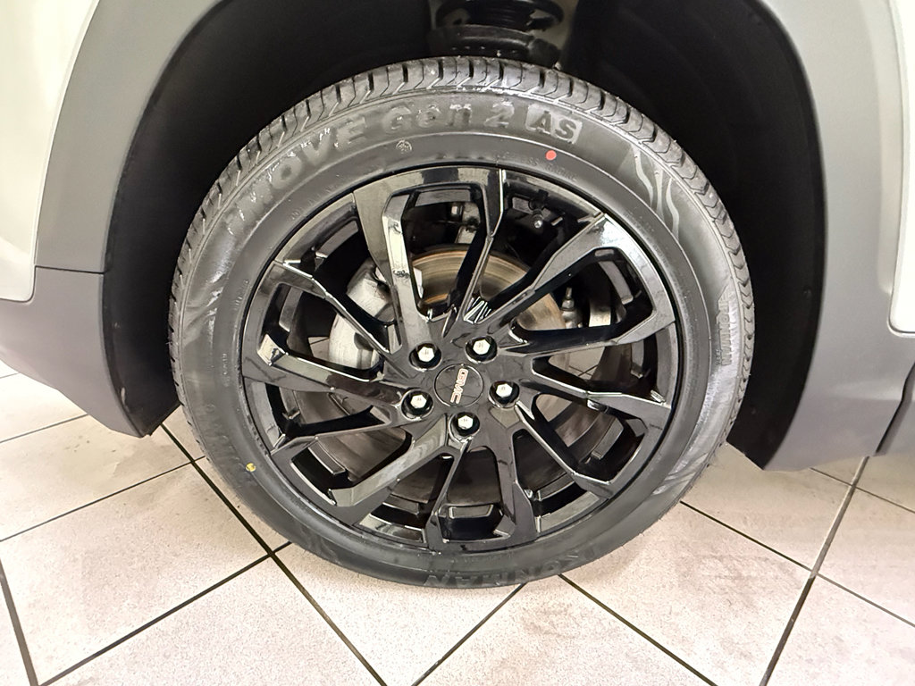 Certified 2023 GMC Terrain SLE w/ Driver Convenience Package AWD/4WD image 12