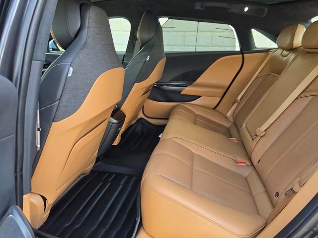 Used 2022 Lucid Air Grand Touring image 16