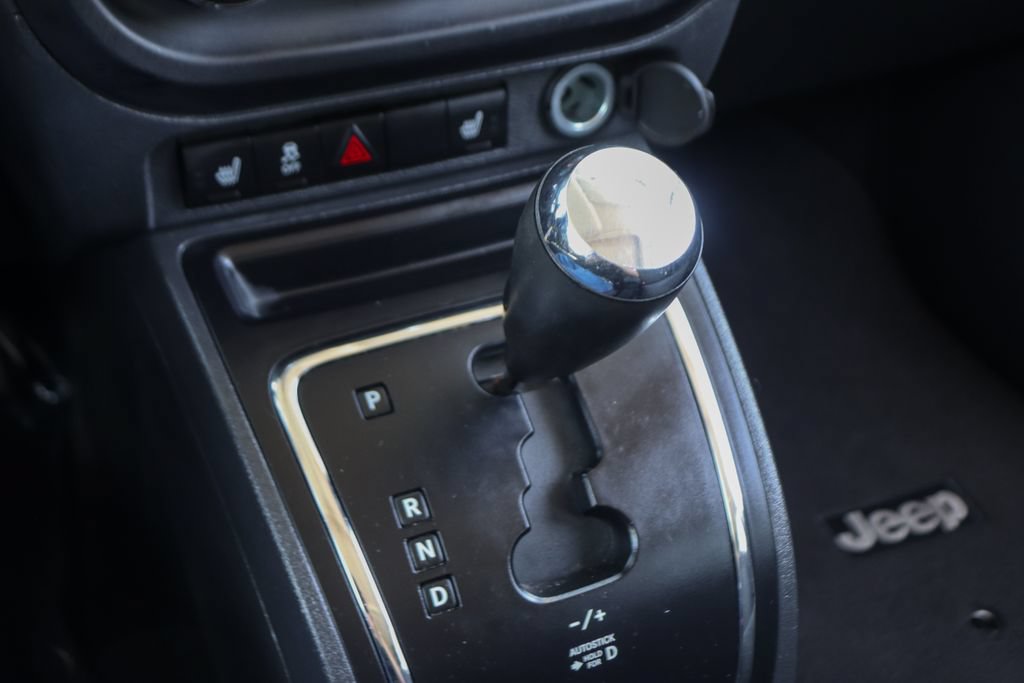 Used 2016 Jeep Patriot Latitude w/ Sun/Sound Group FWD image 28