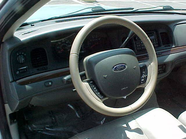 Used 2007 Ford Crown Victoria LX RWD image 26