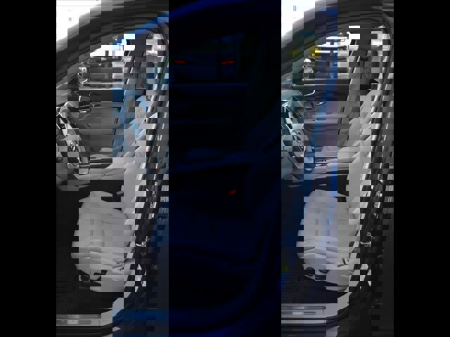 Used 2018 Volvo XC90 T6 Momentum w/ Convenience Package image 13