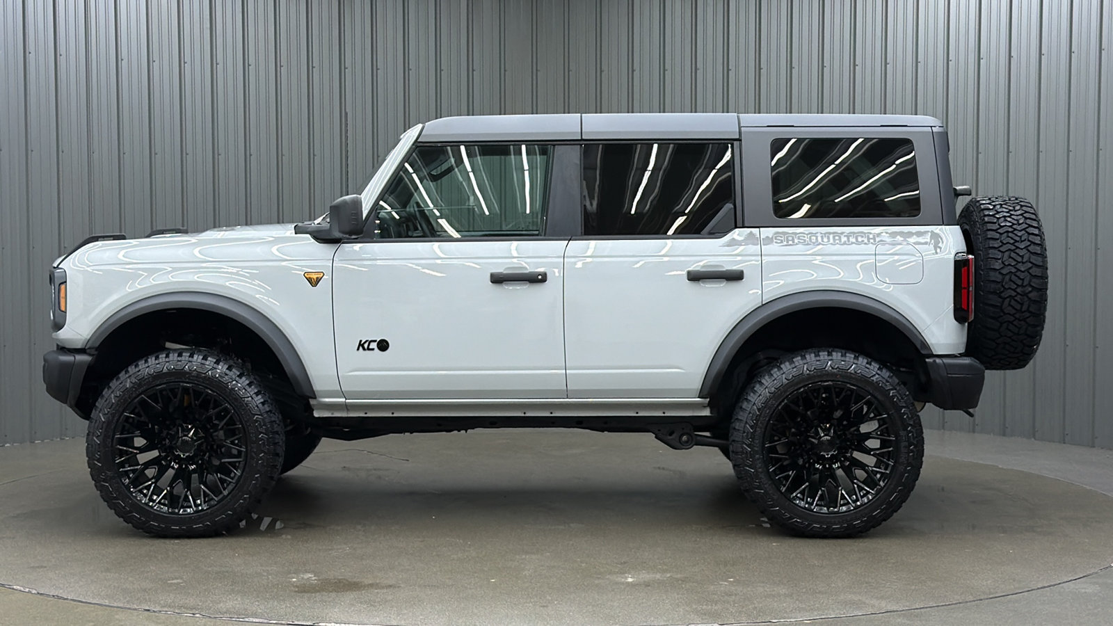 Used 2026 Ford Bronco Badlands w/ Sasquatch Package AWD/4WD image 2