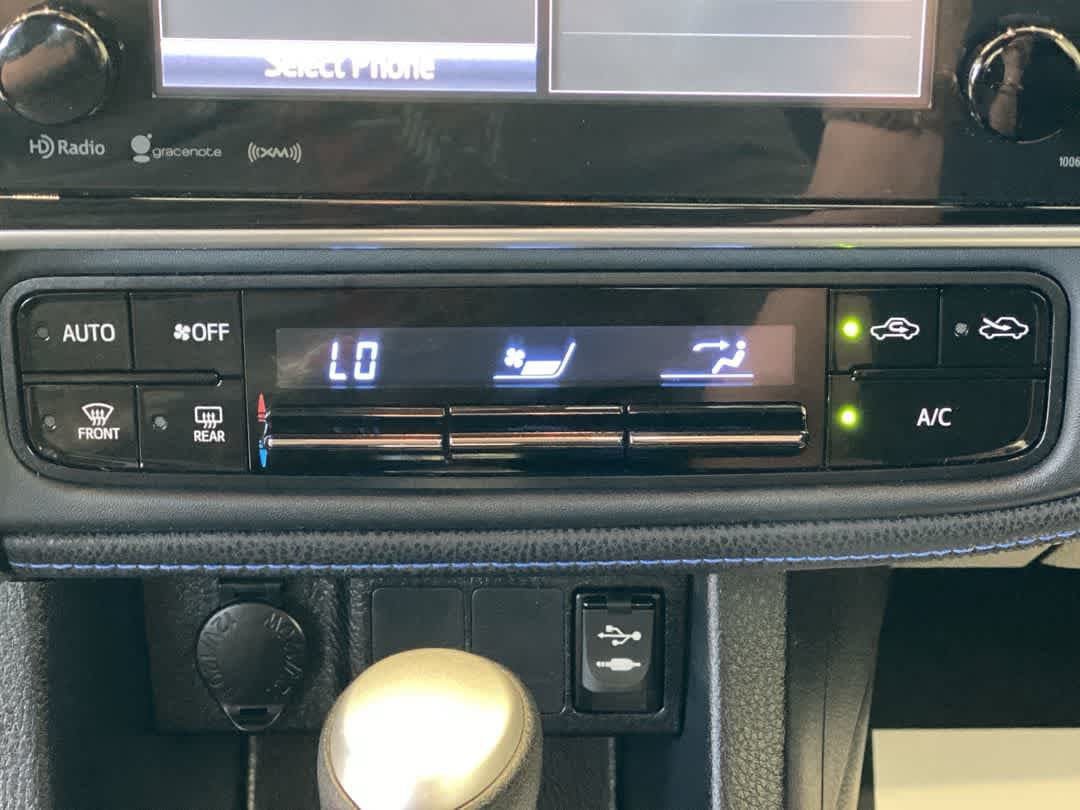 Used 2017 Toyota Corolla SE w/ SE Premium Package FWD image 21