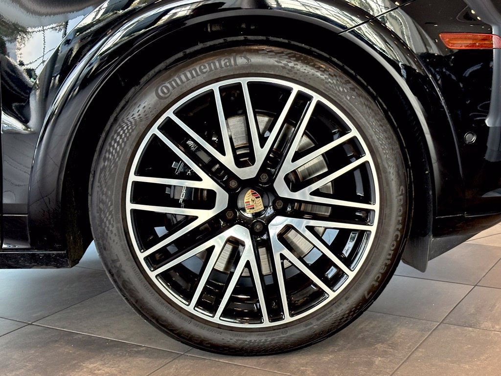 Used 2025 Porsche Cayenne GTS AWD/4WD image 43