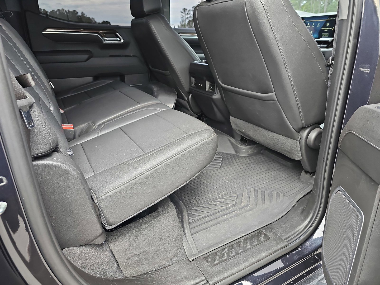 Used 2022 Chevrolet Silverado 1500 LT Trail Boss w/ LT Trail Boss Premium Package AWD/4WD image 12