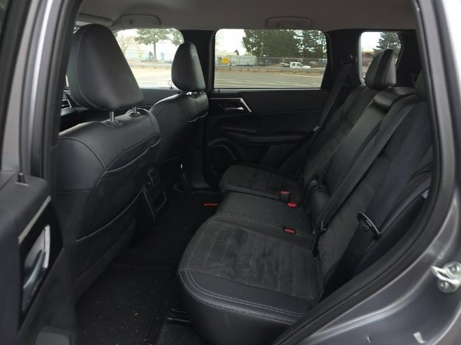 Used 2024 Mitsubishi Outlander SE Black Edition image 15