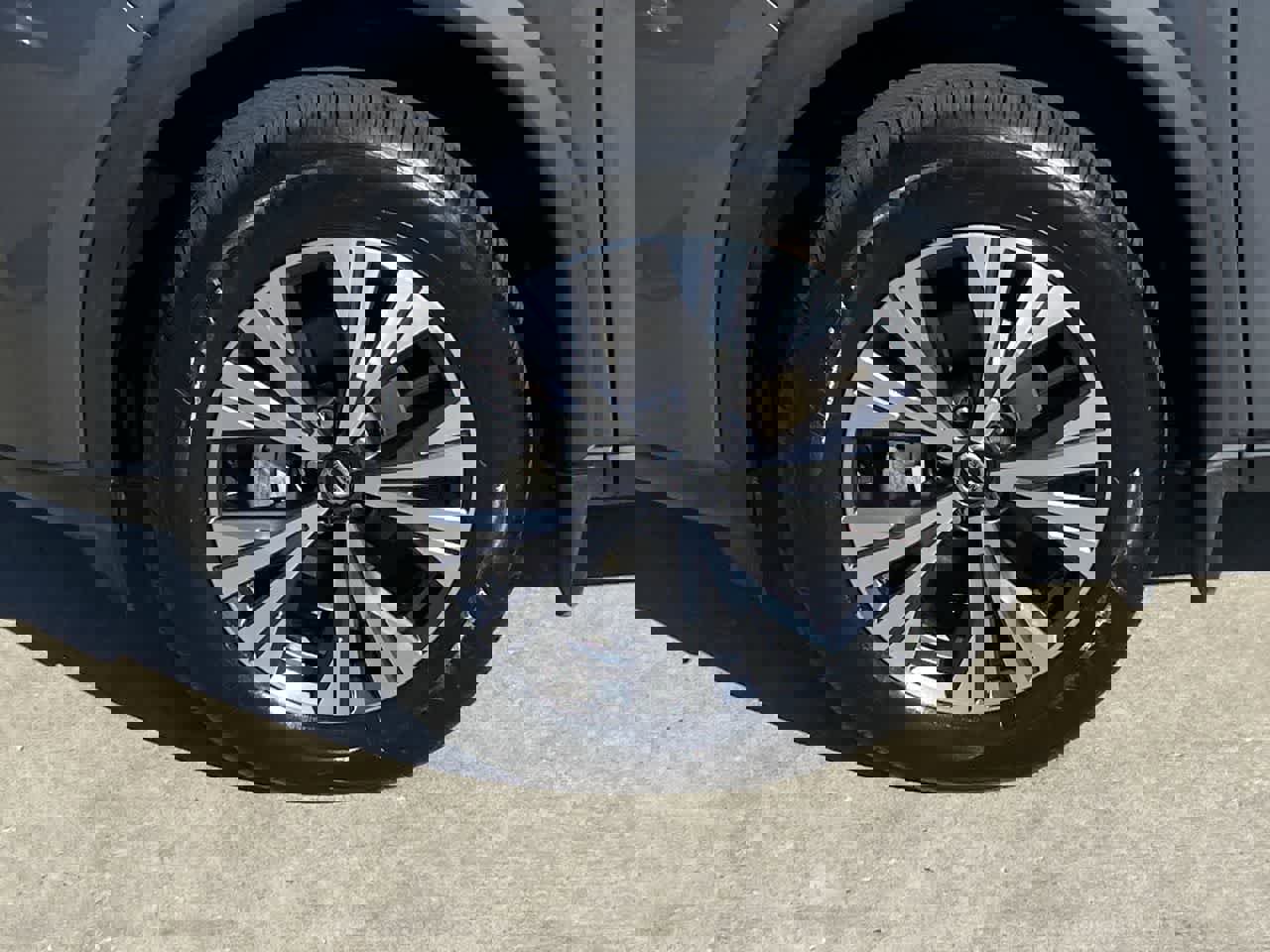 Used 2021 Nissan Rogue SV w/ Premium Package image 11