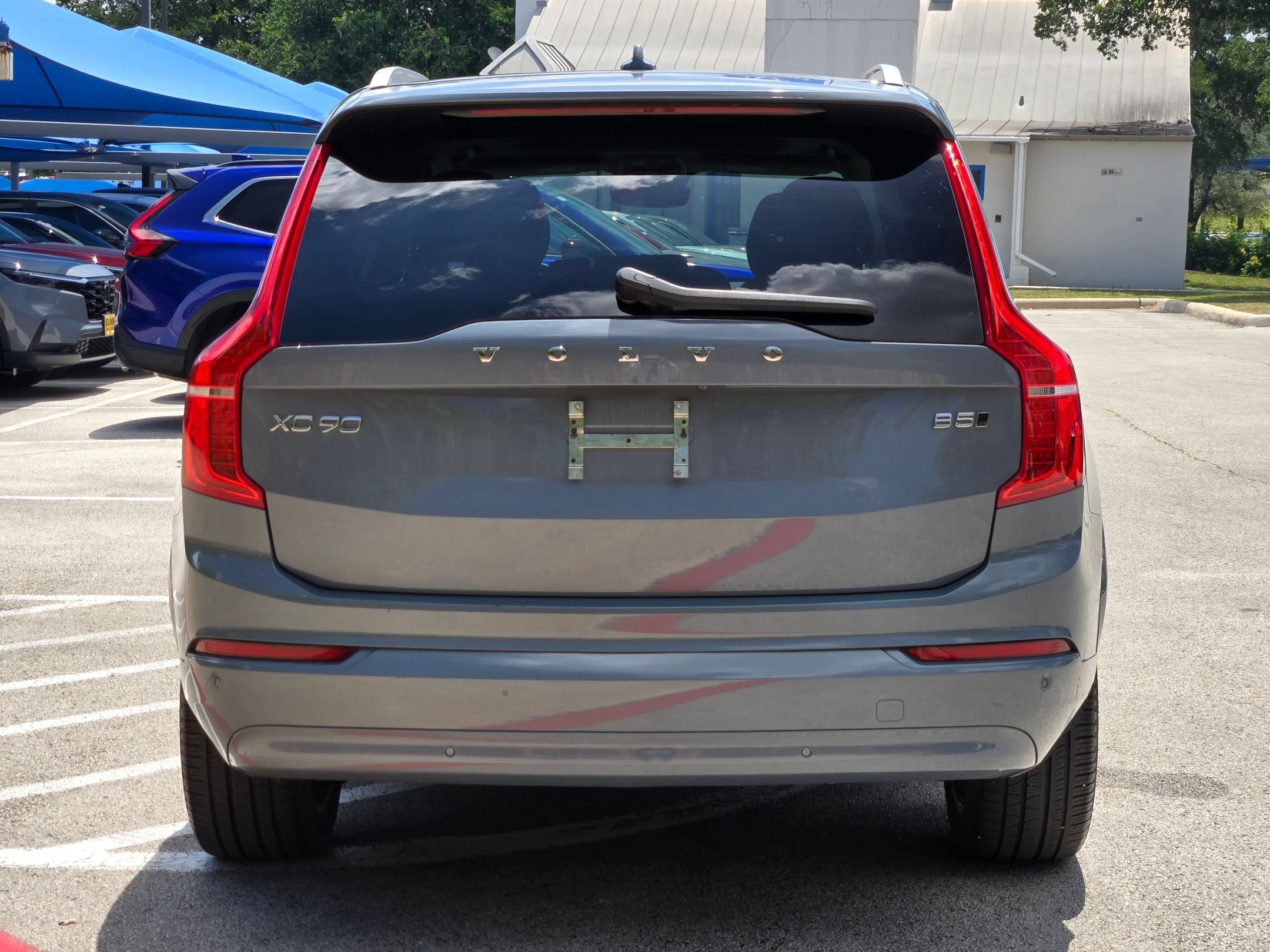 Used 2023 Volvo XC90 B5 Core AWD/4WD image 4