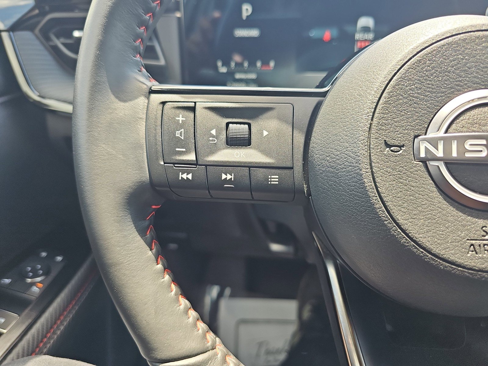 Used 2025 Nissan Kicks SR FWD image 18
