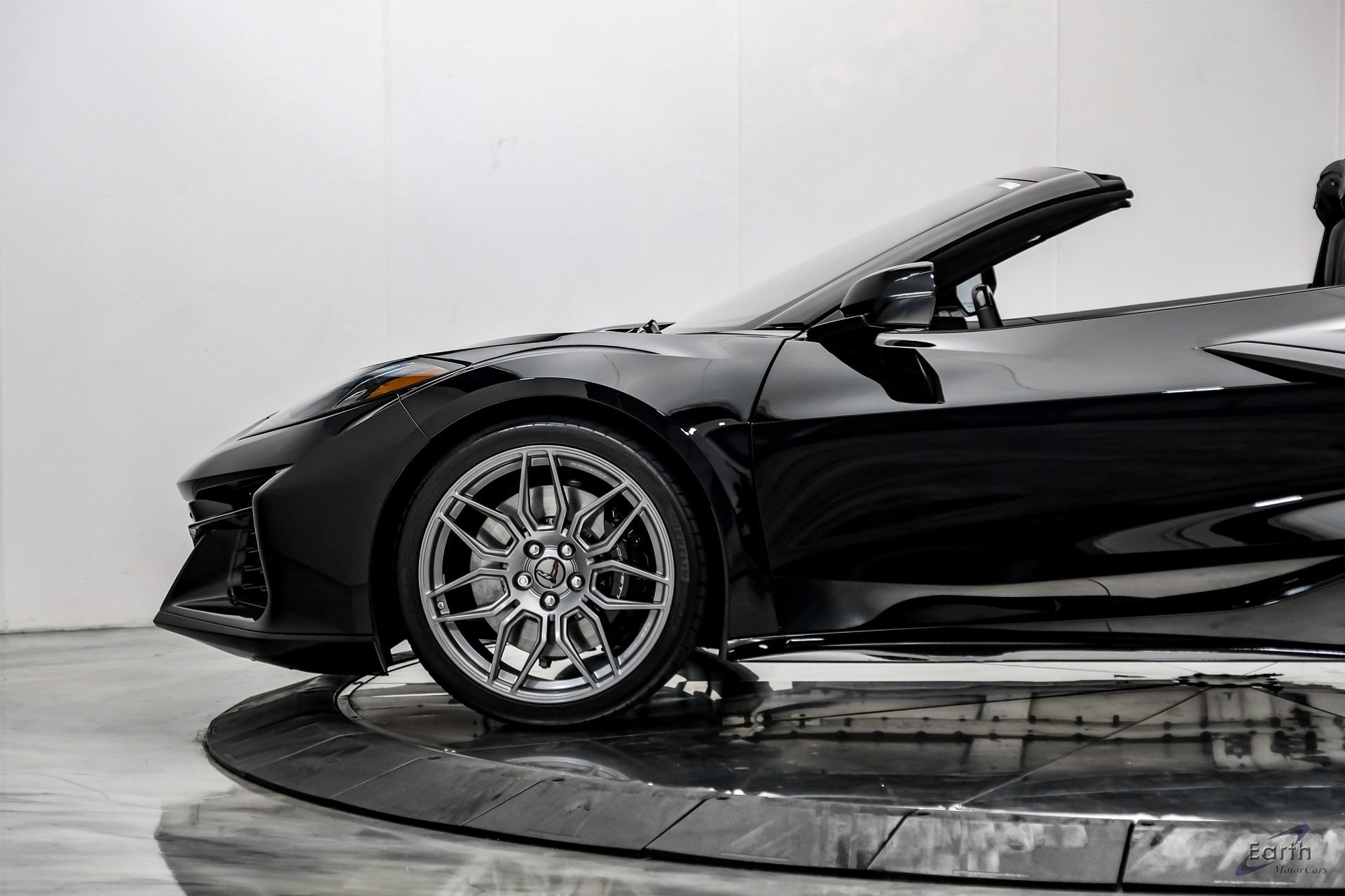 Used 2024 Chevrolet Corvette Z06 RWD image 11