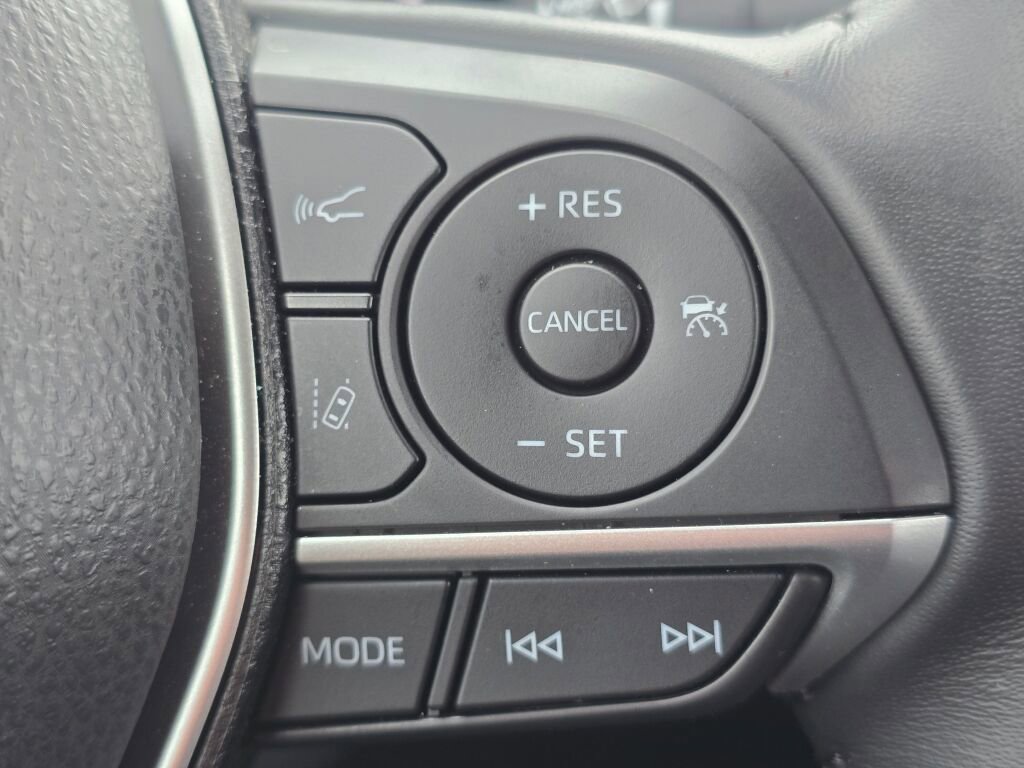 Used 2024 Toyota Camry XLE FWD image 33