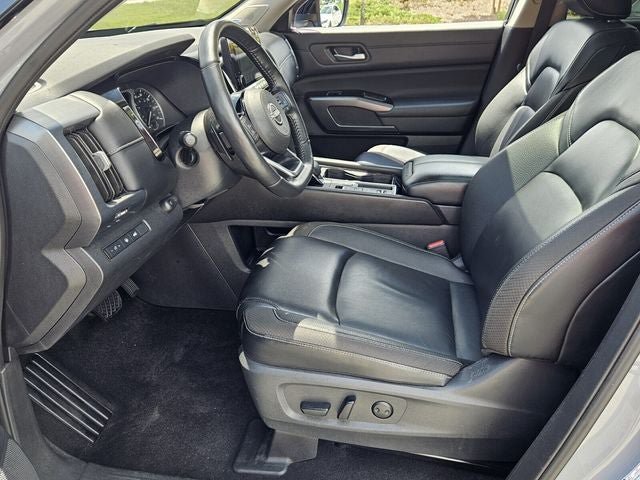 Used 2024 Nissan Pathfinder SL w/ SL Premium Package FWD image 19