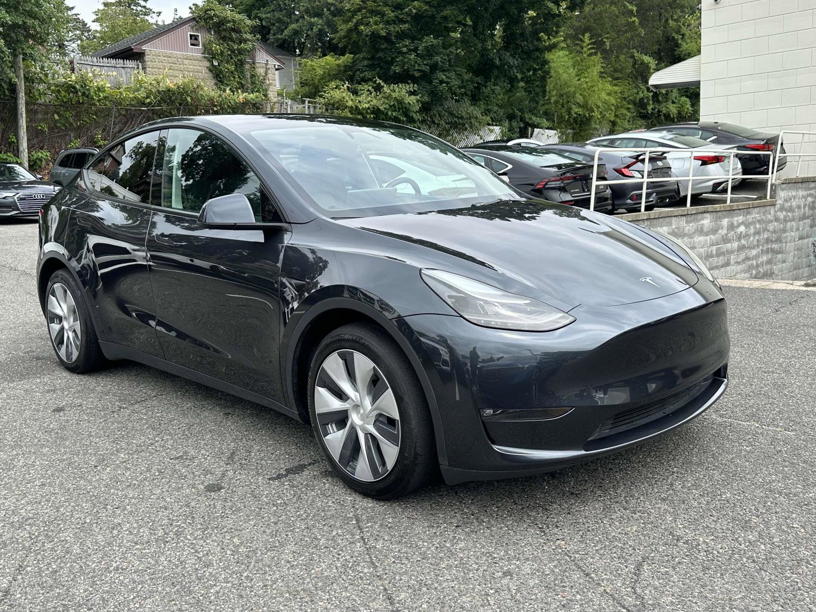 Used 2024 Tesla Model Y Long Range image 1