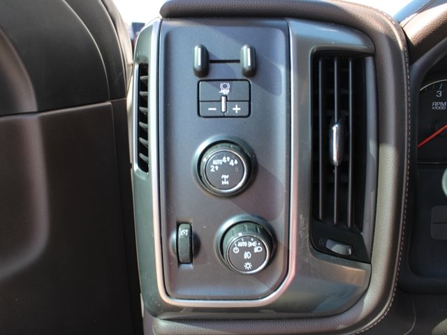 Used 2018 Chevrolet Silverado 1500 LTZ w/ LTZ Plus Package AWD/4WD image 17