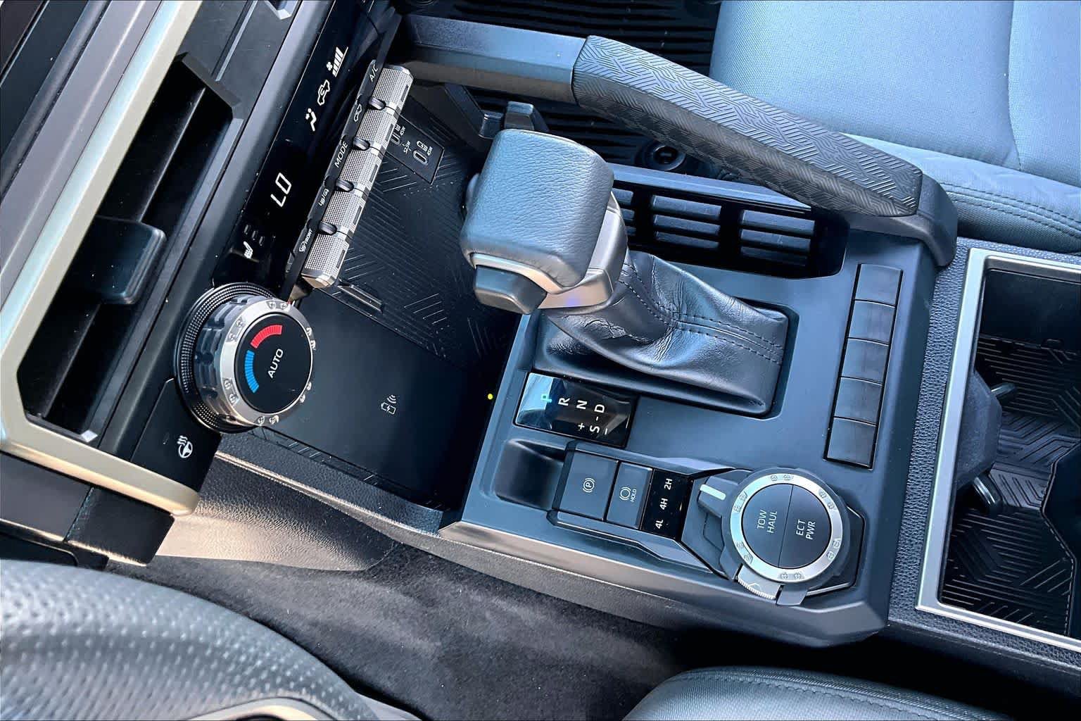 Used 2025 Toyota Tacoma SR5 AWD/4WD image 17