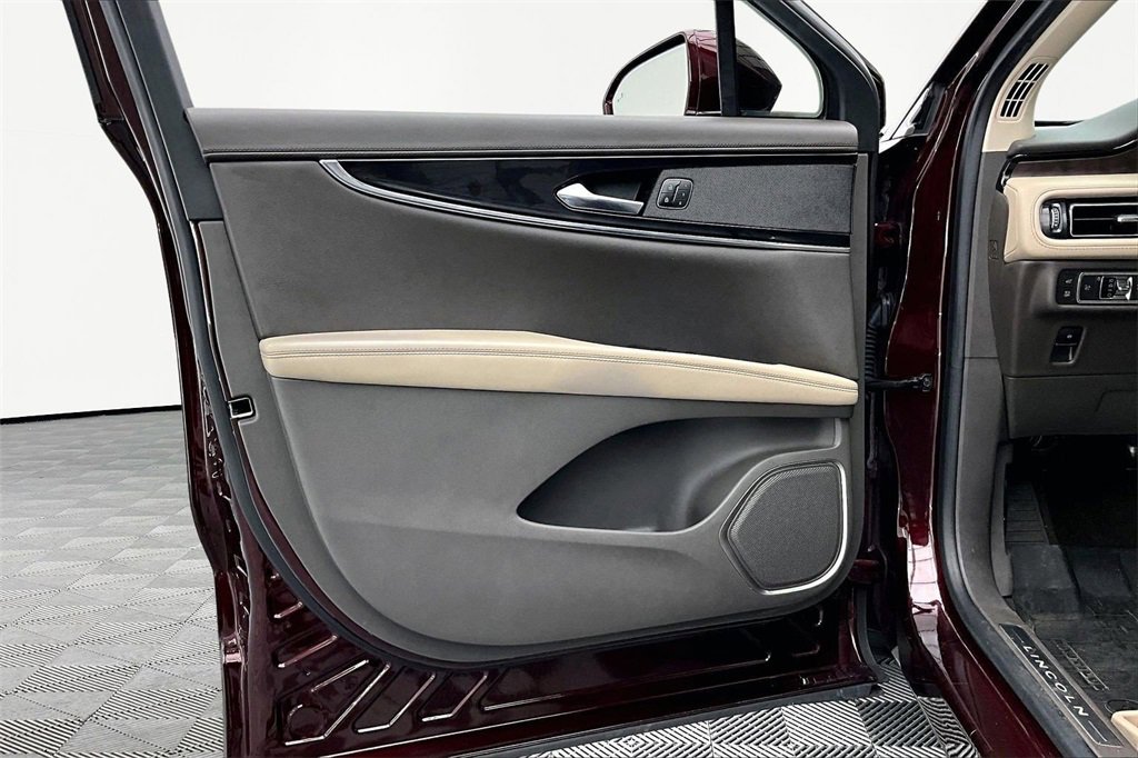 Used 2022 Lincoln Nautilus Reserve image 23