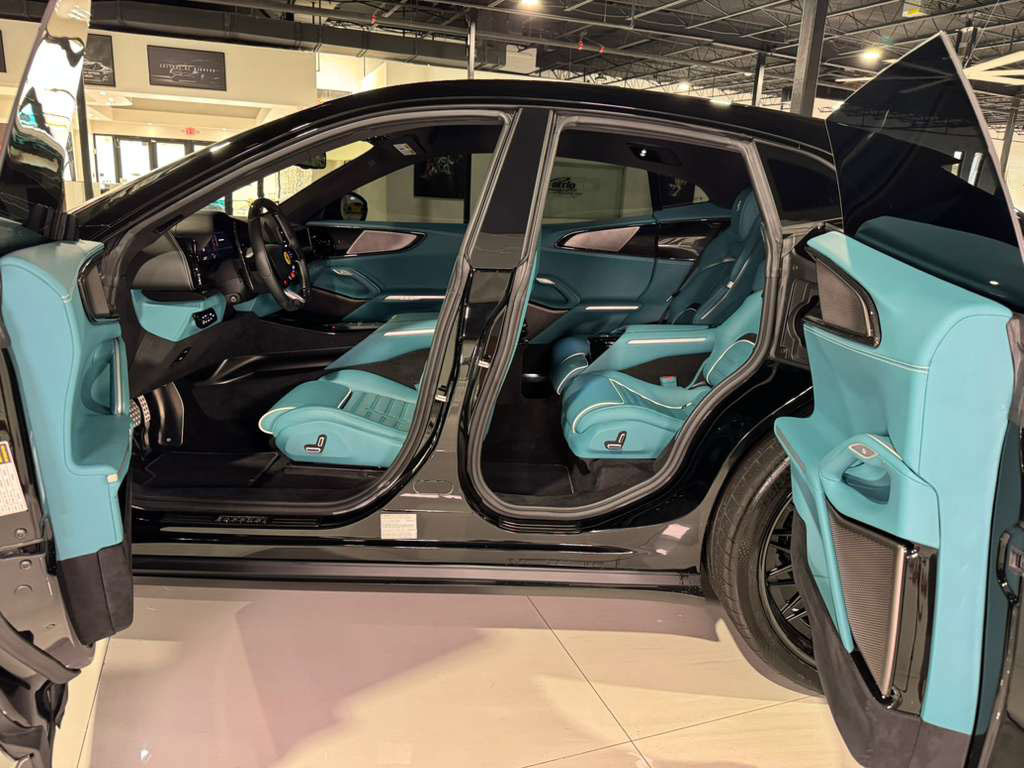 Used 2024 Ferrari Purosangue image 32