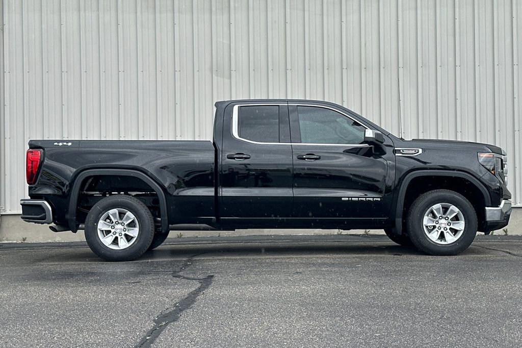 New 2025 GMC Sierra 1500 SLE image 4