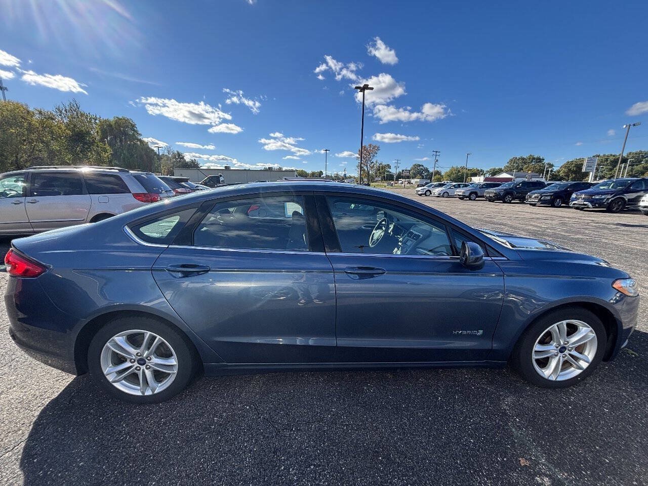 Used 2018 Ford Fusion SE FWD image 2