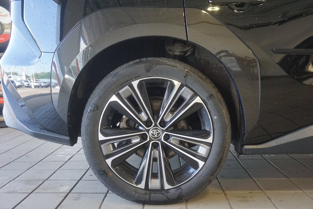 Used 2023 Toyota bZ4X AWD w/ Weather Package image 29