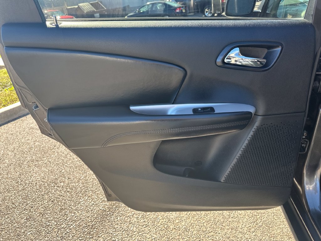 Used 2018 Dodge Journey SE FWD image 15