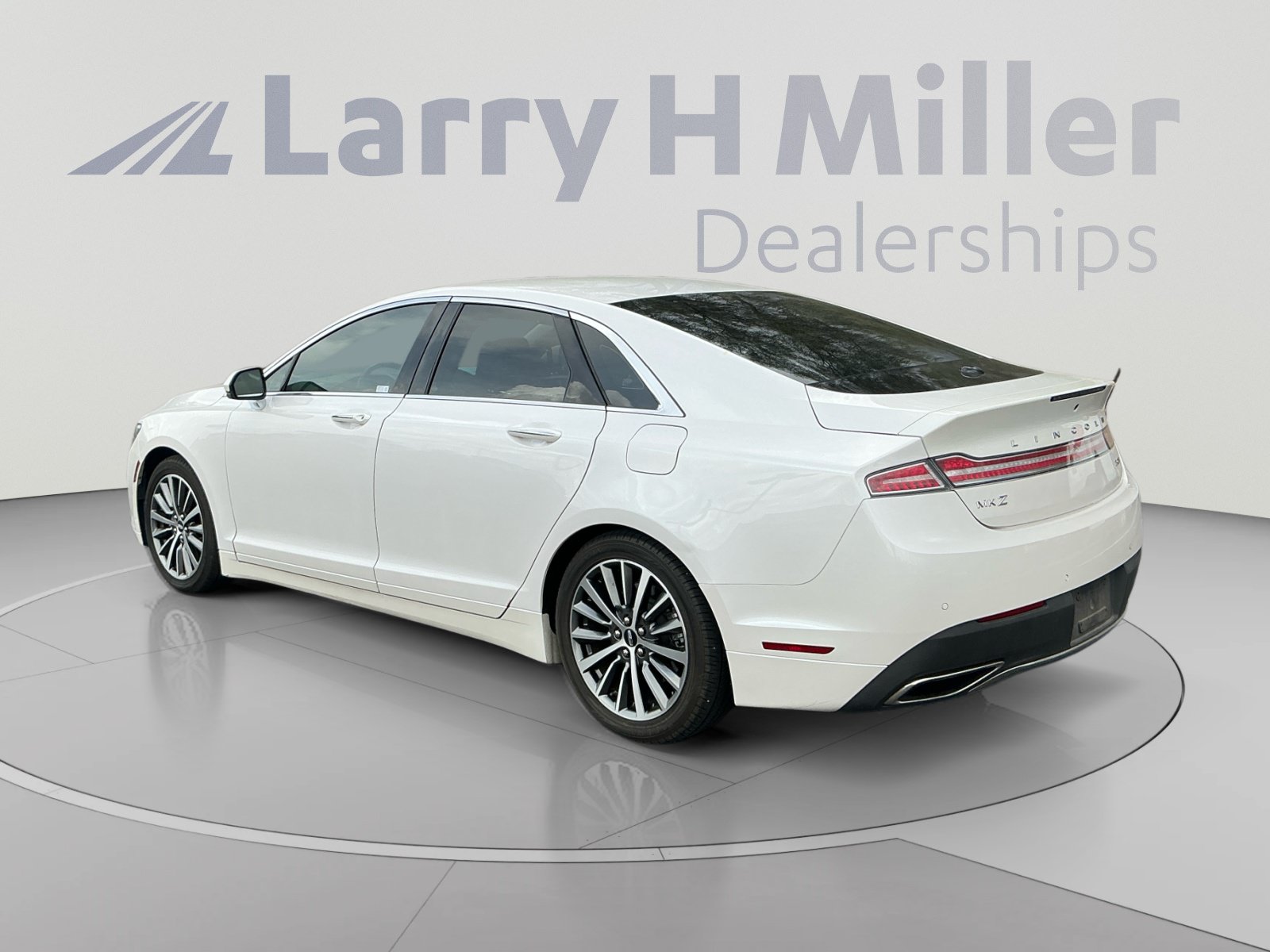 Used 2019 Lincoln MKZ Premiere FWD image 3