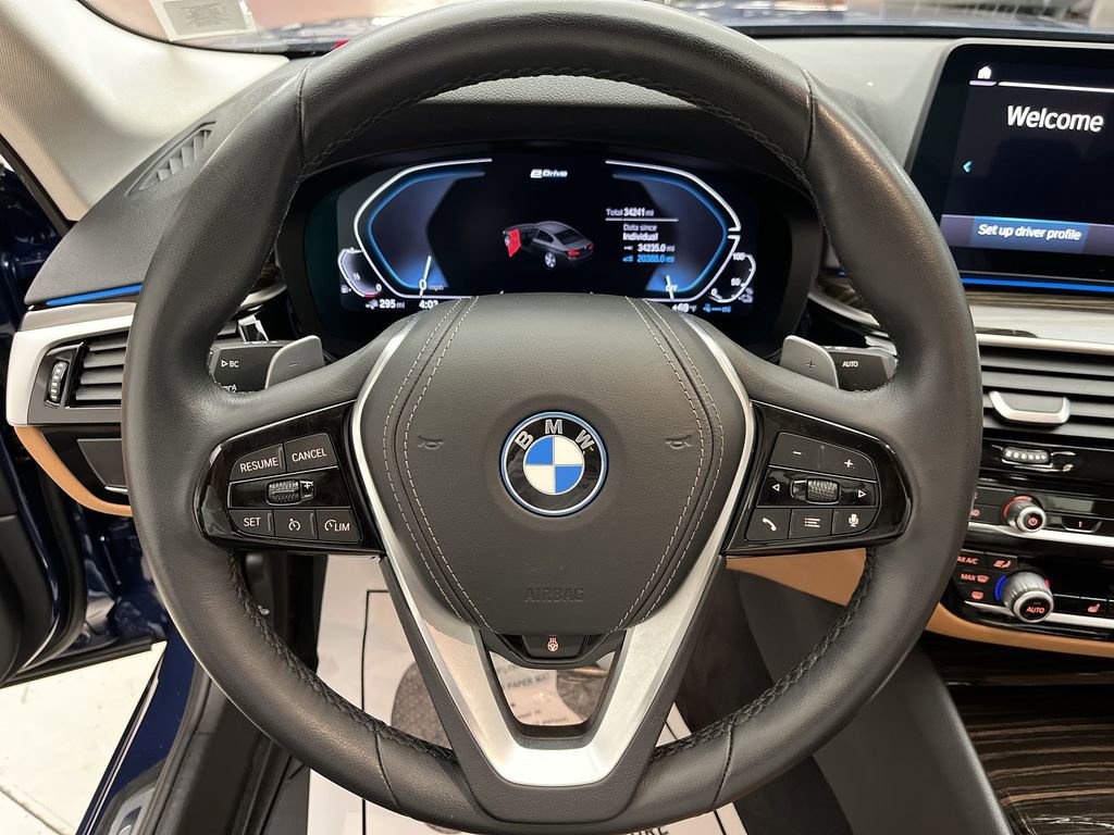 Certified 2022 BMW 530e xDrive w/ Premium Package image 14