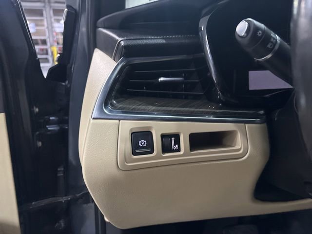 Used 2019 Cadillac XT5 AWD image 16