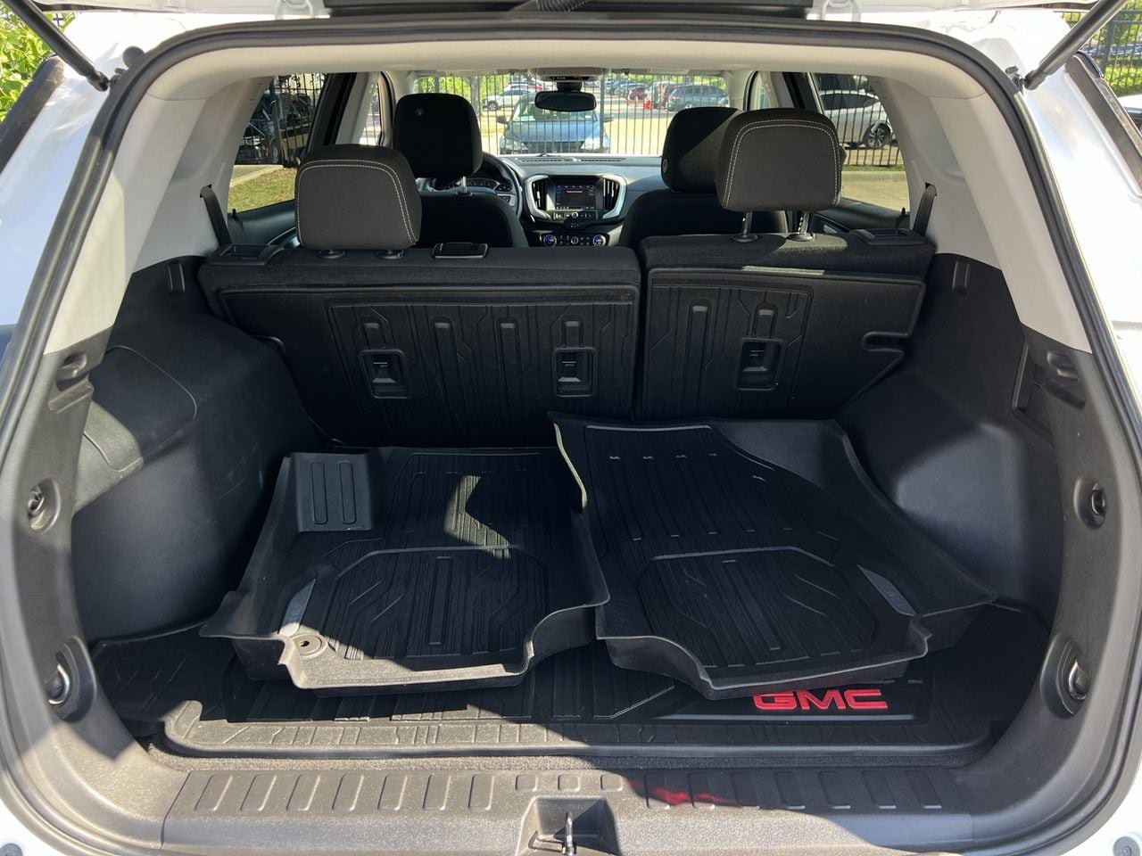 Used 2023 GMC Terrain SLE w/ Driver Convenience Package FWD image 24