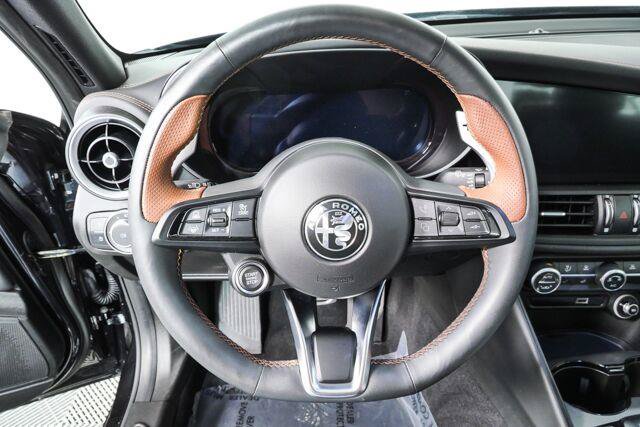 Used 2025 Alfa Romeo Giulia w/ Driving Assist Package RWD image 11