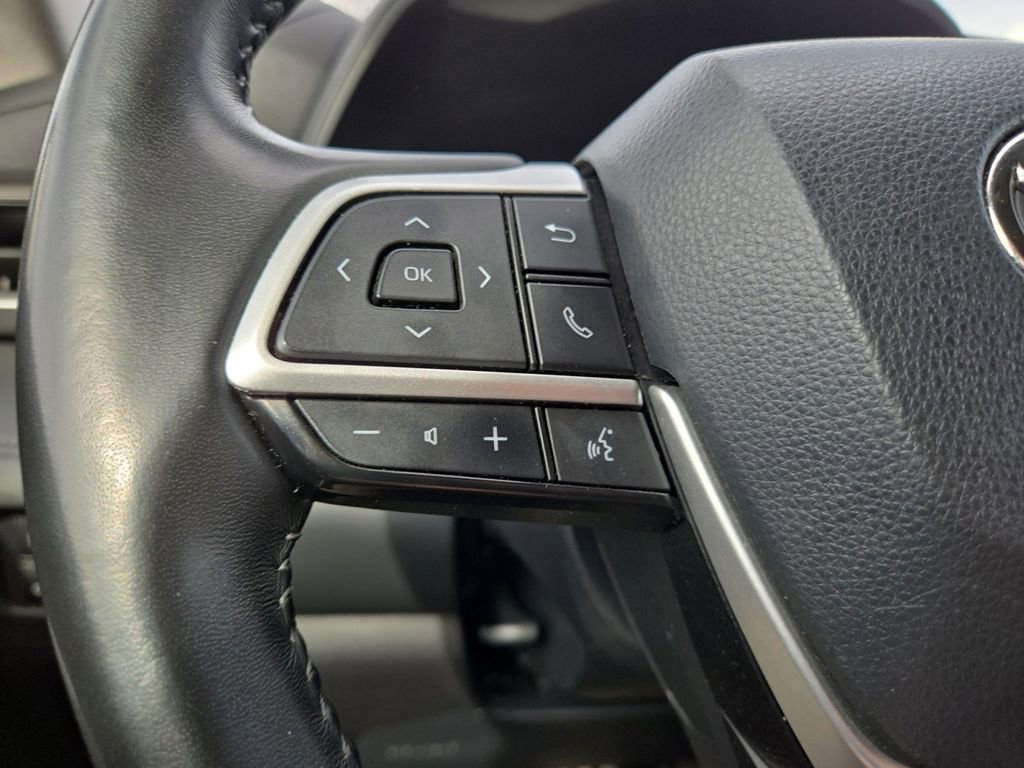 Used 2023 Toyota Highlander LE image 28