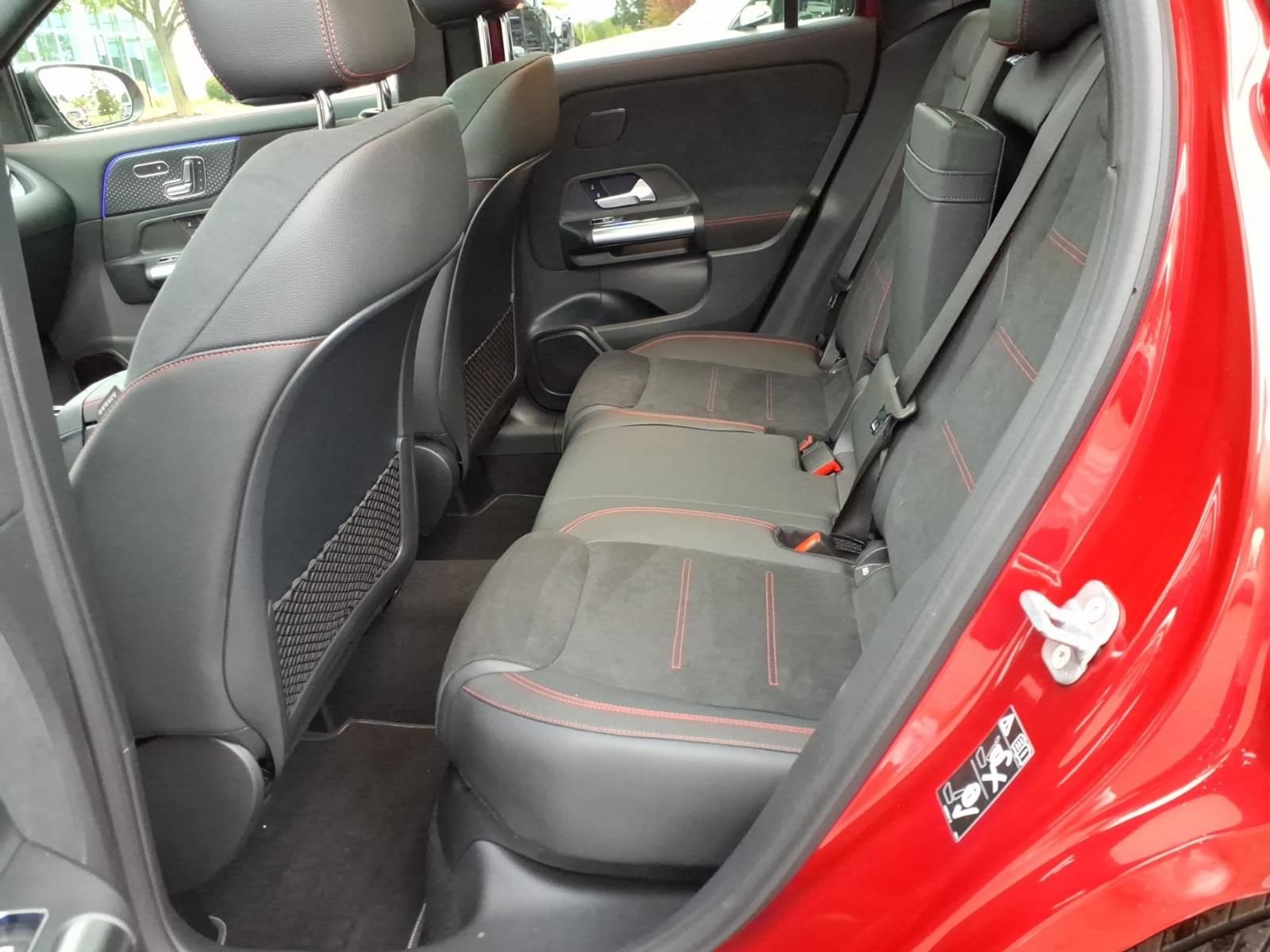 Used 2025 Mercedes-Benz GLA 250 4MATIC image 13