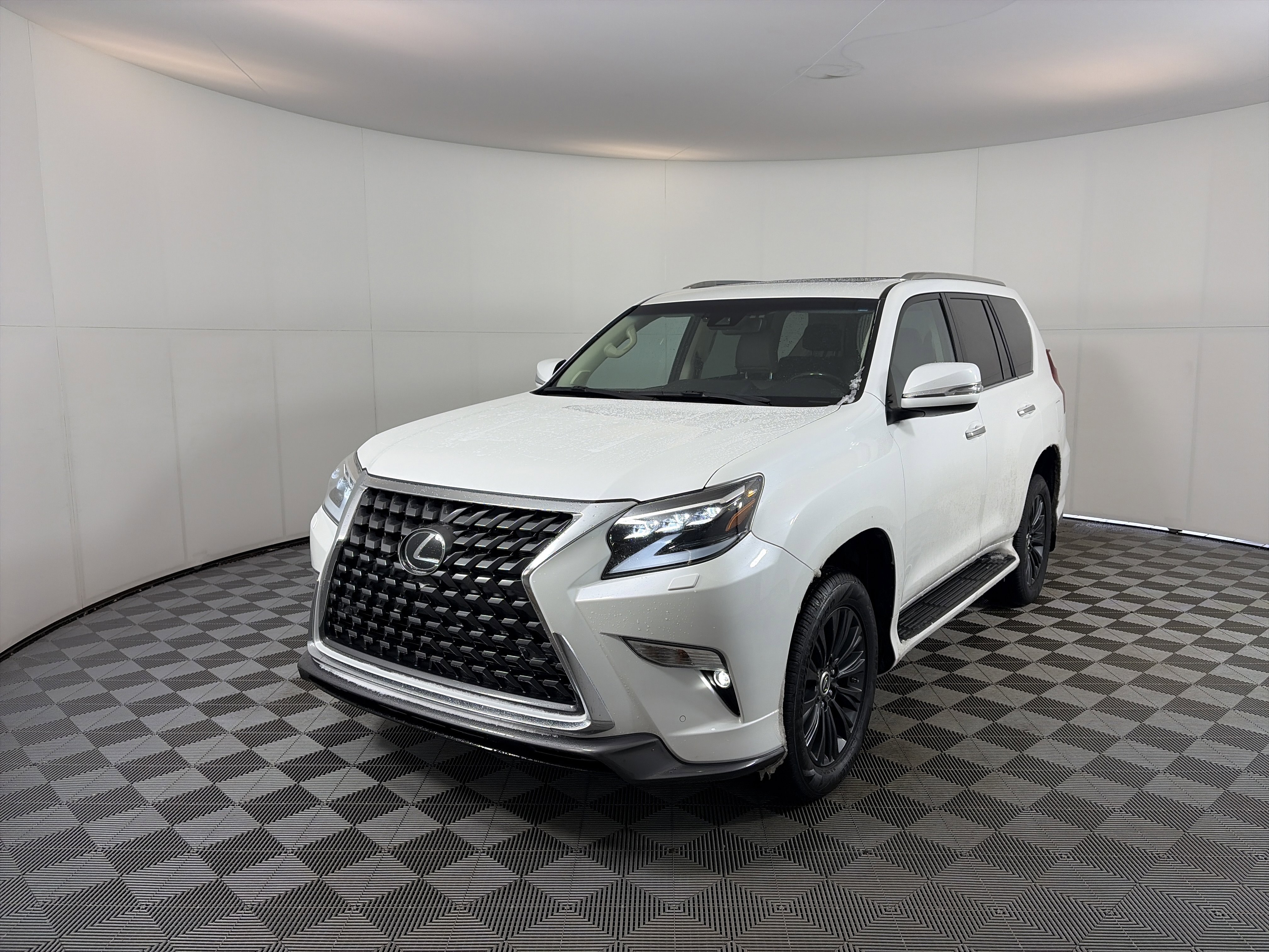 Used 2021 Lexus GX 460 Premium w/ Accessory Package image 2